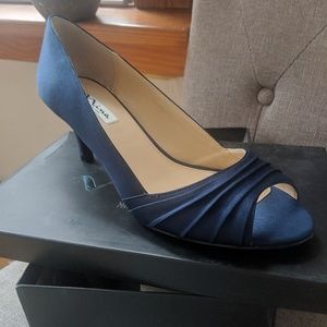 Nina Carolyn Navy Size 10 Heels Only Worn Once!!!!